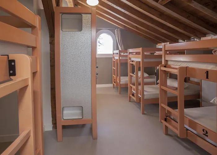 알베르게 주베닐 온다레타 *