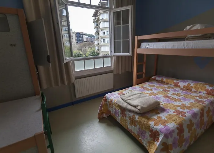Juvenil Ondarreta Hostel